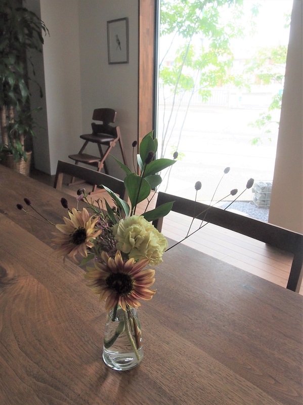 松本市SUNRISEベース・モデルルームに飾る花